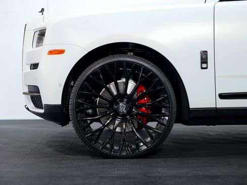 Used 2022 Rolls-Royce Cullinan Black Badge w/ Dark Exterior Package image 5