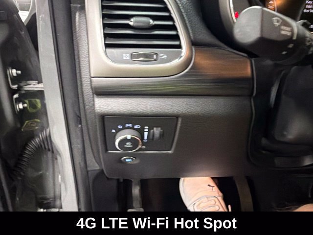 Used 2020 Jeep Grand Cherokee Altitude AWD/4WD image 25