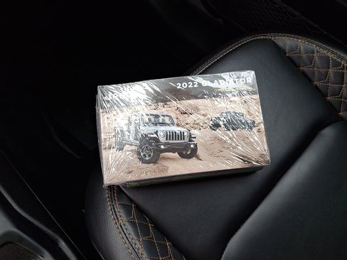 Certified 2022 Jeep Gladiator Overland AWD/4WD image 26