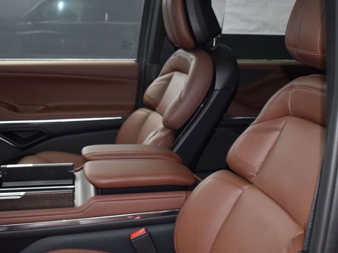 New 2025 Lincoln Navigator Reserve image 10