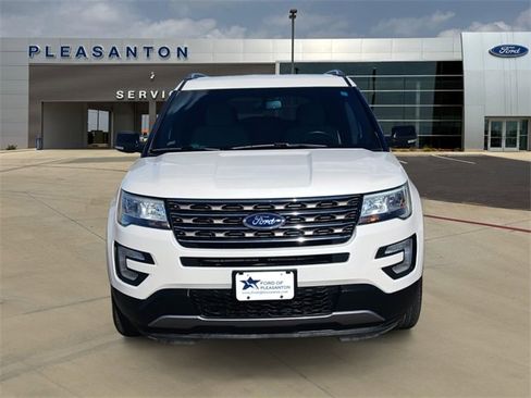 Used 2016 Ford Explorer XLT w/ Equipment Group 201A image 8