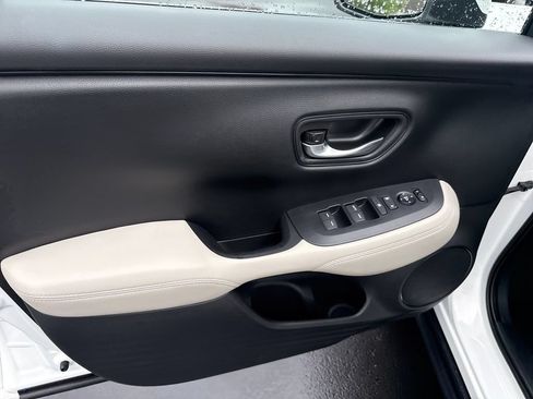 Certified 2025 Honda HR-V LX image 9