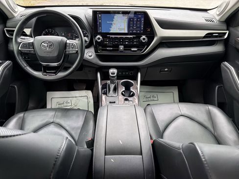 Used 2020 Toyota Highlander Limited image 17