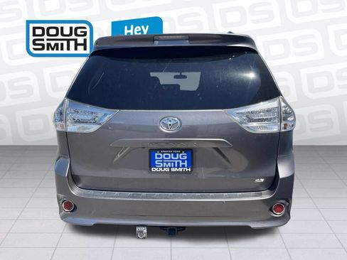 Used 2016 Toyota Sienna SE Premium FWD image 33