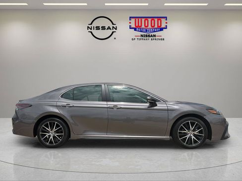 Used 2024 Toyota Camry SE FWD image 2