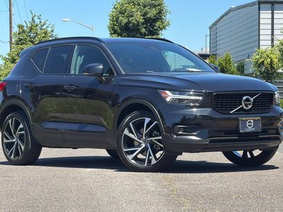 Used 2022 Volvo XC40 T5 R-Design w/ Advanced Package