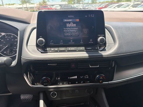 Used 2022 Nissan Rogue SV FWD image 32