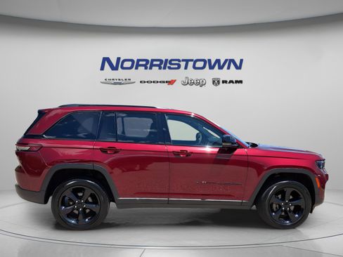 Certified 2023 Jeep Grand Cherokee Altitude AWD/4WD image 7