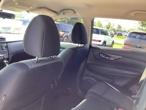 Used 2017 Nissan Rogue SV AWD/4WD image 19