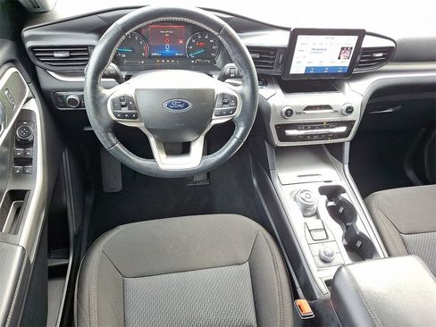 Used 2022 Ford Explorer XLT w/ Class IV Trailer Tow Package image 2