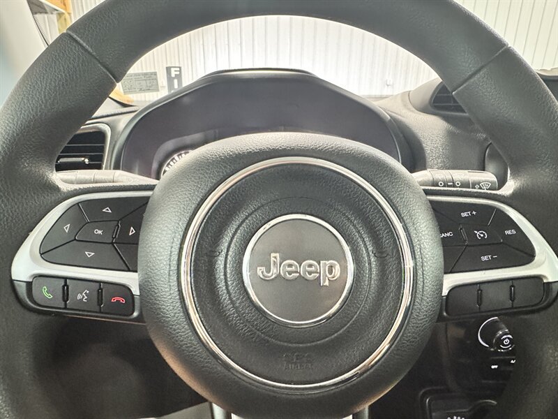 Used 2023 Jeep Renegade Latitude AWD/4WD image 11