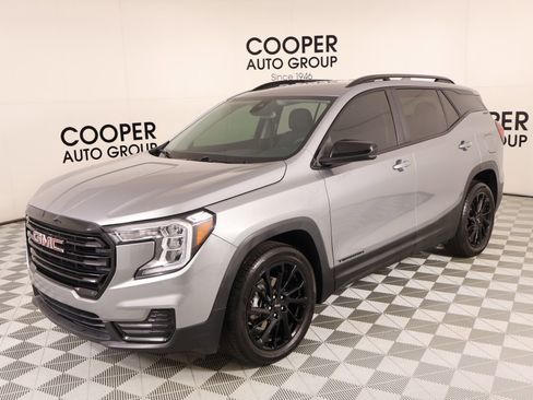 Used 2024 GMC Terrain SLE w/ Driver Convenience Package FWD image 10