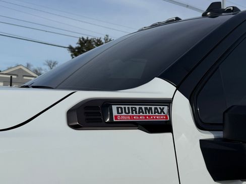 Used 2024 GMC Sierra 2500 AT4X image 3