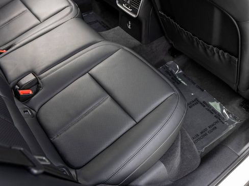 Certified 2026 Porsche Macan AWD/4WD image 58