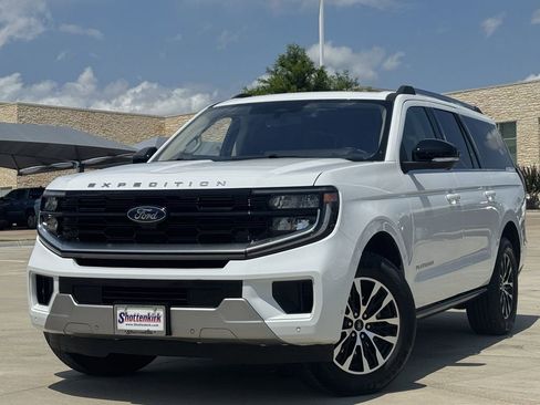 Used 2025 Ford Expedition Max Platinum AWD/4WD image 2