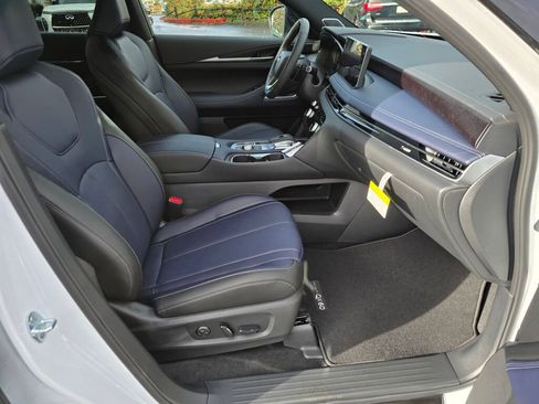 New 2026 INFINITI QX60 Sport image 11