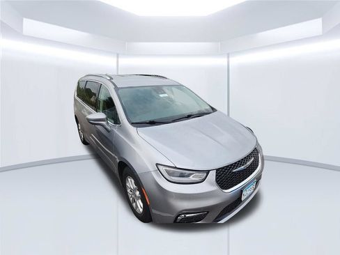 Used 2021 Chrysler Pacifica Touring-L FWD image 15