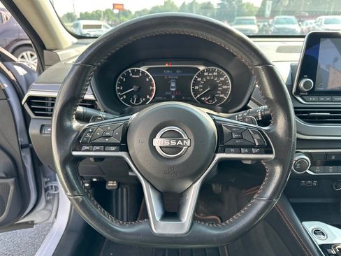 Used 2024 Nissan Altima 2.5 SR FWD image 11