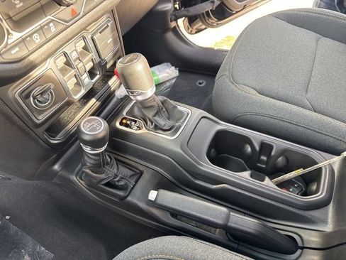 New 2026 Jeep Gladiator Sport AWD/4WD image 18