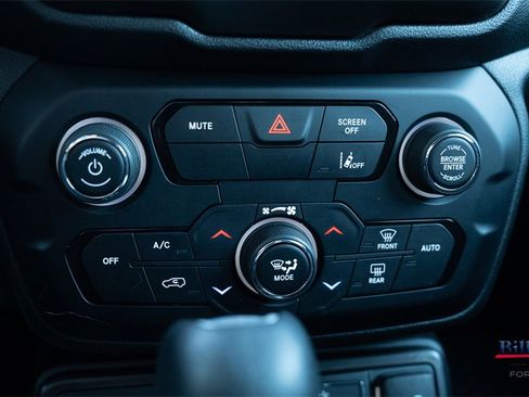 Used 2022 Jeep Renegade Latitude image 19