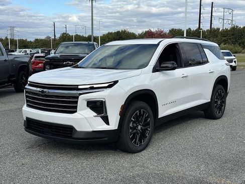 New 2026 Chevrolet Traverse LT w/ Sun and Wheel Package image 1