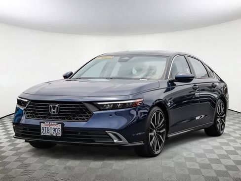Used 2025 Honda Accord Touring image 5