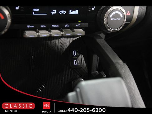 Certified 2025 Toyota Tacoma SR5 AWD/4WD image 15