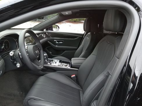 Used 2023 Bentley Flying Spur Plug-In Hybrid image 9