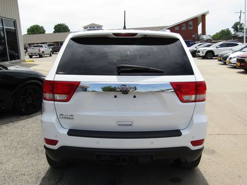 Used 2013 Jeep Grand Cherokee Laredo AWD/4WD image 4