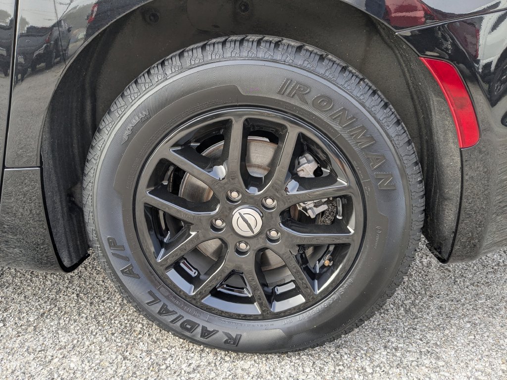 Used 2024 Chrysler Pacifica Touring-L FWD image 21