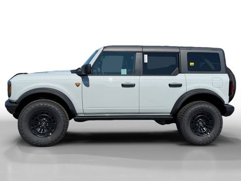 New 2026 Ford Bronco Badlands w/ Sasquatch Package AWD/4WD image 2