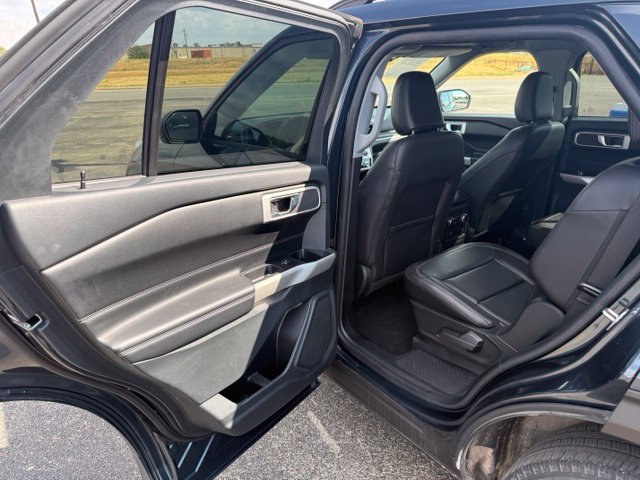 Used 2022 Ford Explorer XLT w/ Equipment Group 202A AWD/4WD image 11
