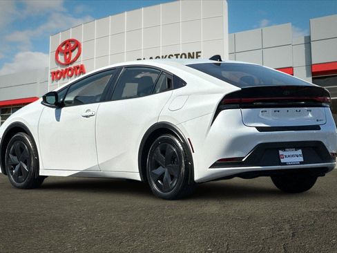 Certified 2026 Toyota Prius LE FWD image 5