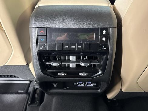Certified 2025 Jeep Grand Cherokee L Limited w/ Luxury Tech Group II AWD/4WD image 37
