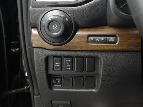 Used 2024 Nissan Titan Platinum Reserve w/ Moonroof Package AWD/4WD image 33