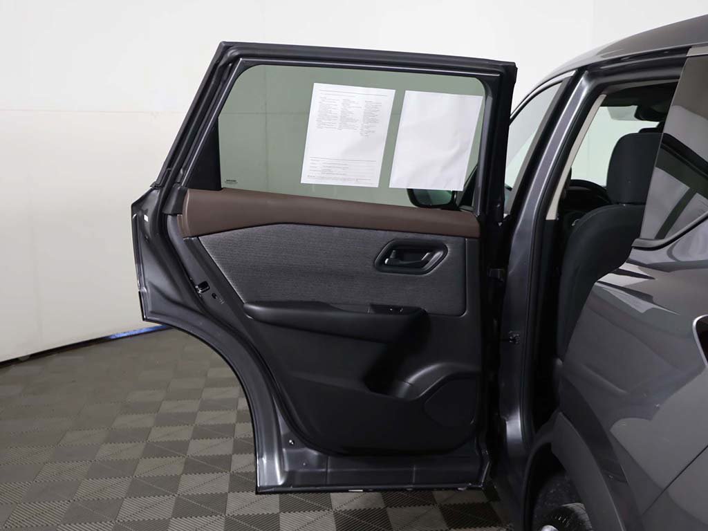 Used 2023 Nissan Rogue S AWD/4WD image 17