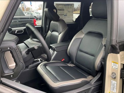 New 2025 Ford Bronco Outer Banks w/ Sasquatch Package image 9