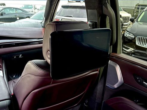 Used 2024 Cadillac Escalade ESV Sport Platinum w/ Heavy-Duty Trailer Package image 32