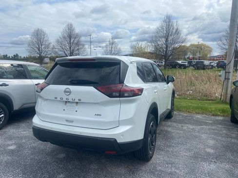 Used 2025 Nissan Rogue SV AWD/4WD image 5