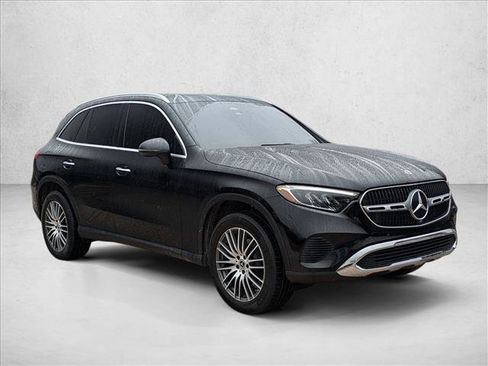 Certified 2025 Mercedes-Benz GLC 300 image 3