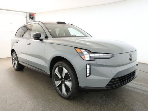 Used 2025 Volvo EX90 Plus image 3