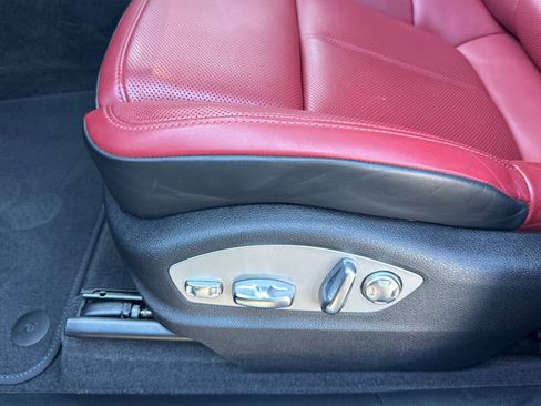 Used 2025 Porsche Macan image 14