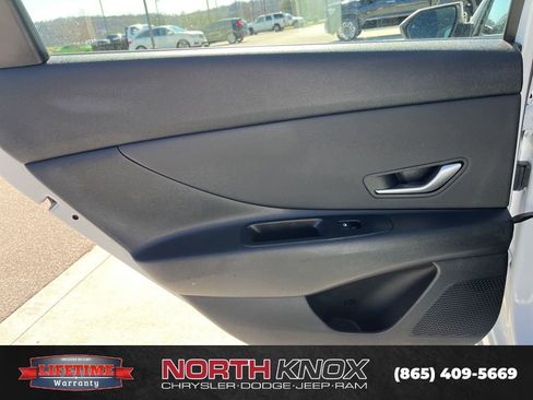 Used 2025 Hyundai Elantra SEL image 16