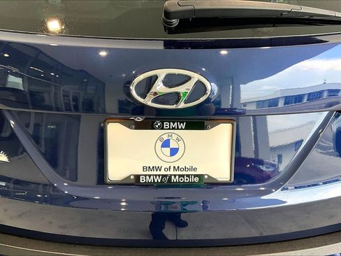 Used 2017 Hyundai Santa Fe Sport FWD image 30