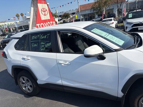 Used 2022 Toyota RAV4 LE w/ Carpet Mat Package (TMS) AWD/4WD image 6