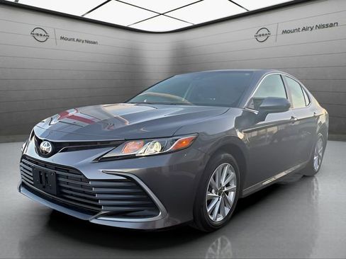 Used 2021 Toyota Camry LE w/ Carpet Mat Package (TMS) image 7