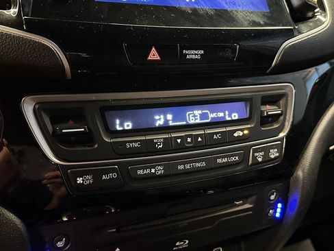 Used 2021 Honda Pilot Black Edition image 15