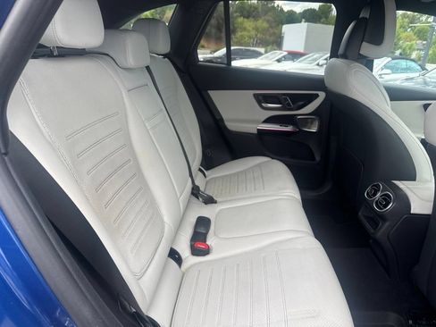 Used 2023 Mercedes-Benz GLC 300 image 7