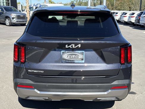 Used 2026 Kia Sorento S w/ S Panoramic Sunroof Package image 4