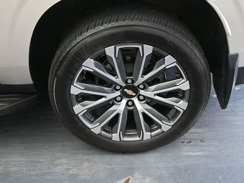 Used 2021 Chevrolet Suburban High Country image 12